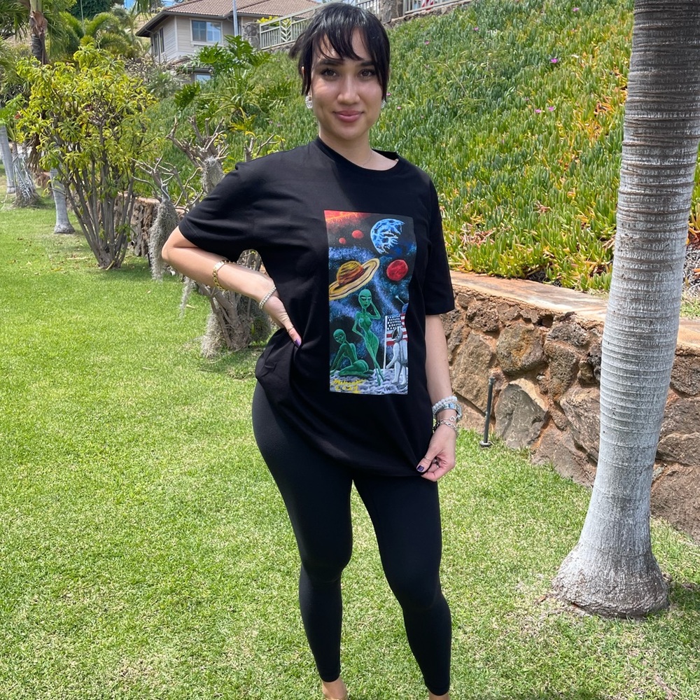 Limited edition art print on a t-shirt sexy aliens in space